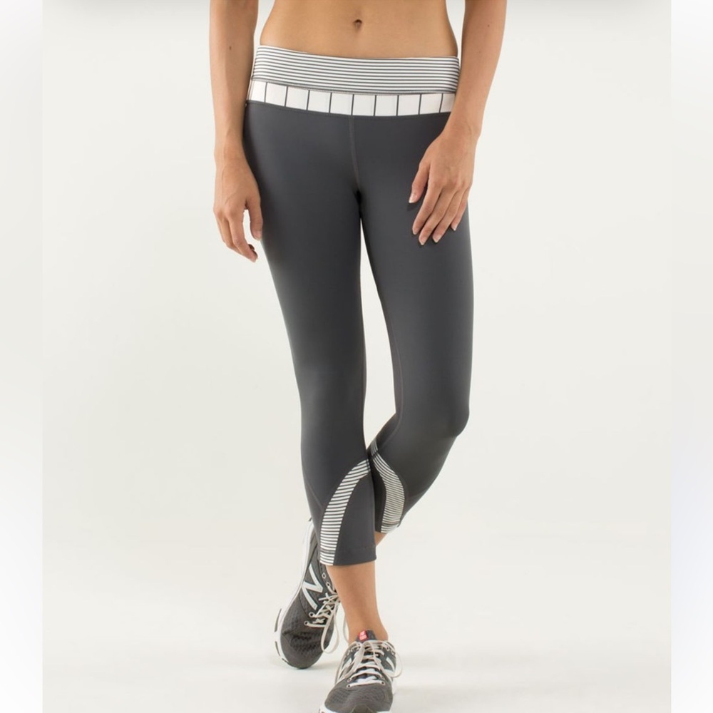 Lululemon Run: Inspire Crop II Soot Light Hyper Stripe Angel Wing grey S